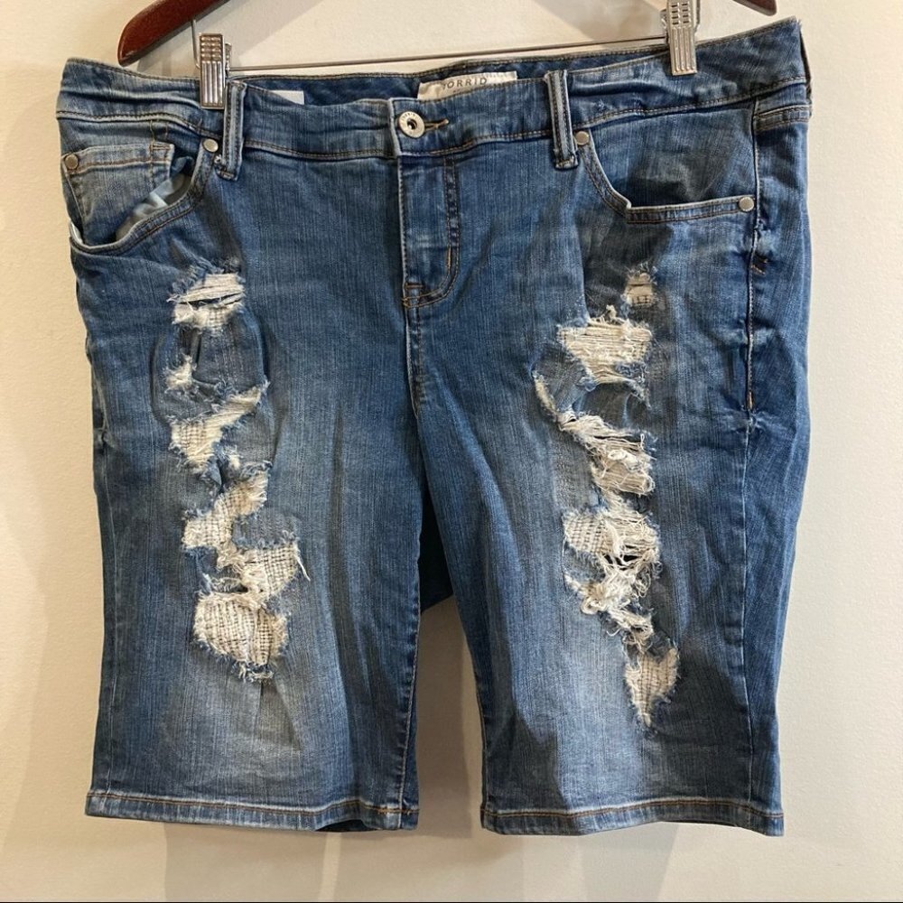 TORRID Sz 18 Boyfriend Distressed Mid-Wash Bermuda Shorts